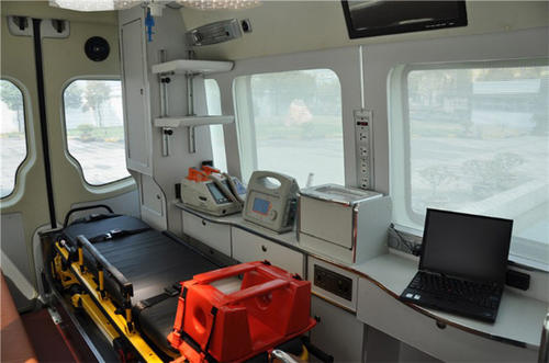 乐业县救护车内部